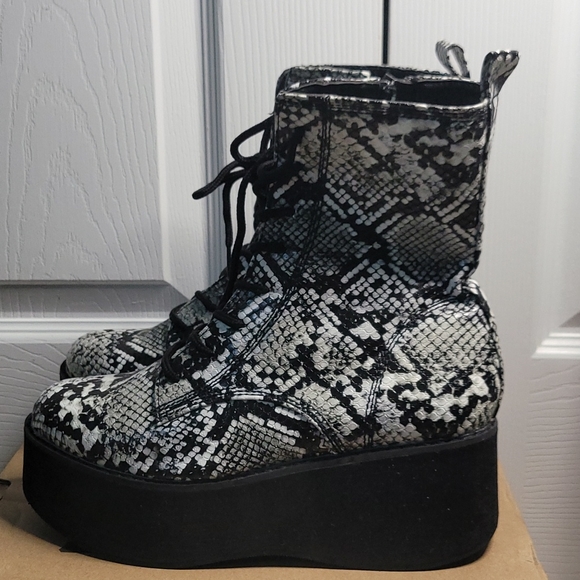 Snakeskin Platform Boots - Picture 4 of 5
